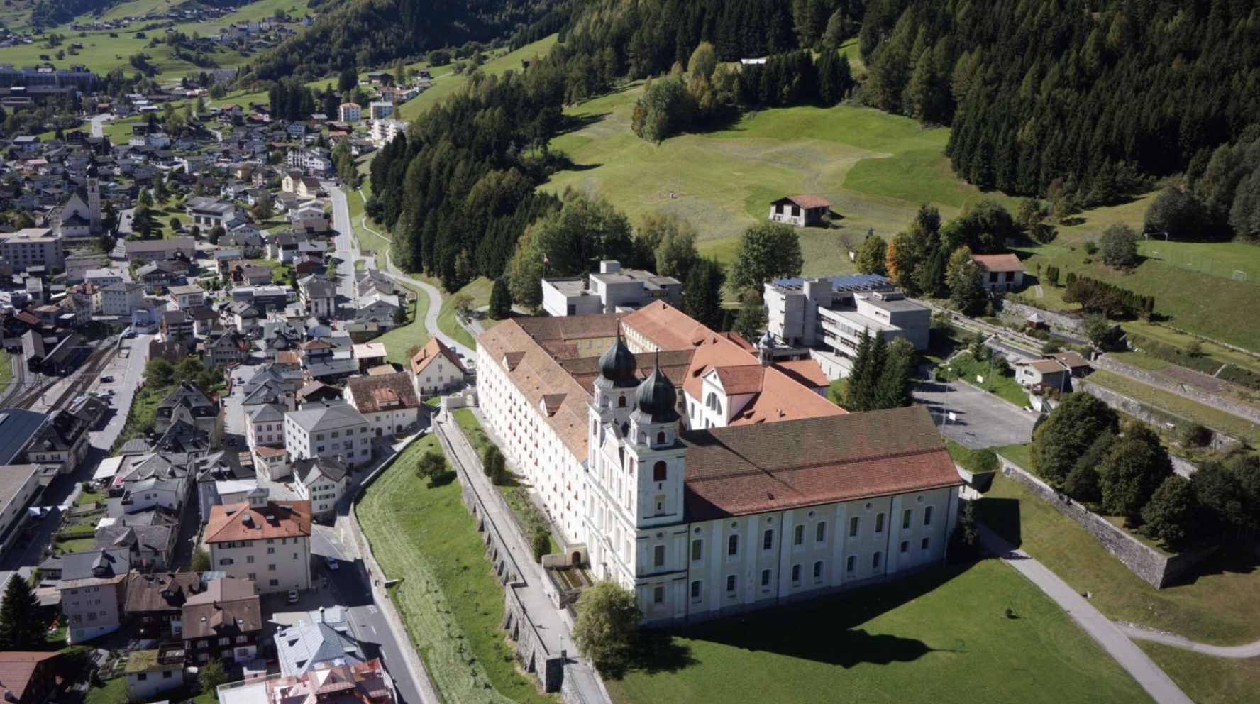 Das Kloster Disentis im Schweizer Surselvatal: 